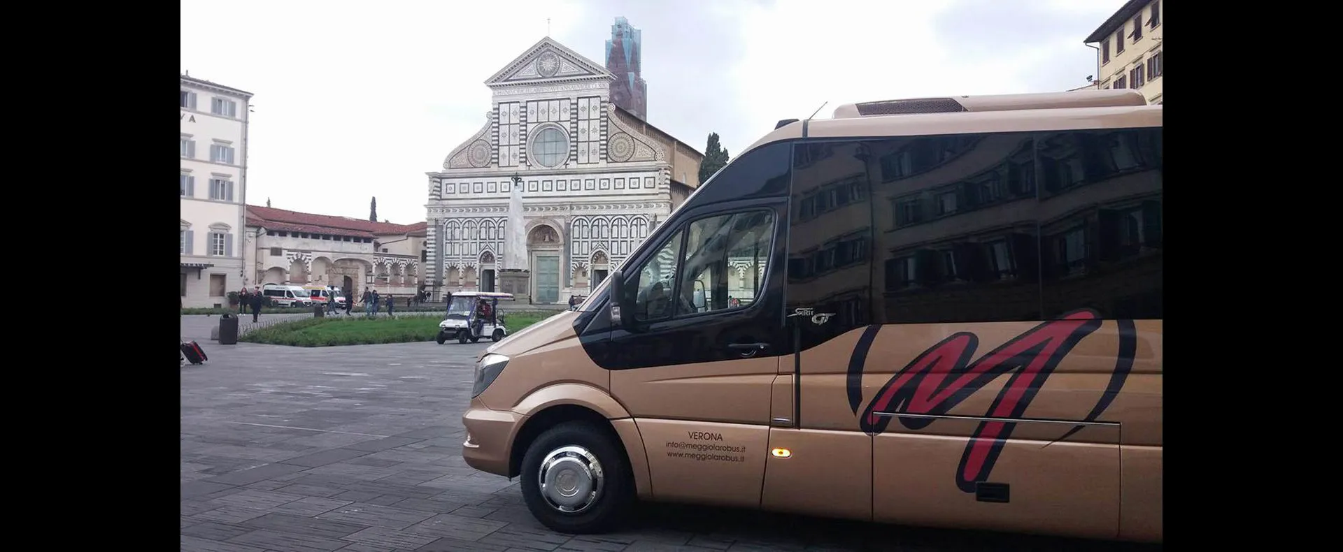 Prenota il tuo bus di grandi medie e piccole dimensioni!